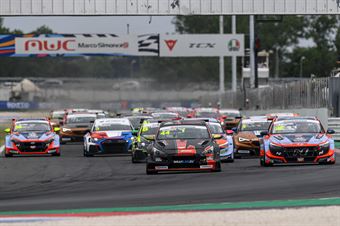 Start race 2, TCR ITALY TOURING CAR CHAMPIONSHIP 
