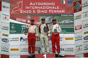 Gara 2 podio trofeo, Sennan Fielding (Euronova Racing by Fortec Italia Motorsport, Tatuus F.4 T014 Abarth #85), Brandon Maisano (Prema Powerteam Srl,Tatuus F.4 T014 Abarth #81), Keith Camilleri (Malta Formula Racing,Tatuus F.4 T014 Abarth #82), ITALIAN F.4 CHAMPIONSHIP
